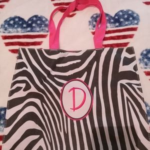 Tote bag with letter "D"
